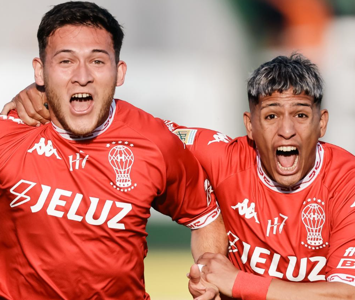 Huracán ganó en Varela y sueña con la clasificación