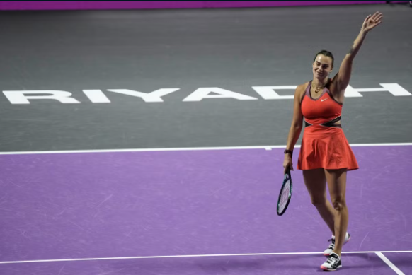 Sabalenka vence a Gauff 7-6(5), 6-2 y avanza a semifinales del Masters WTA 2025. Enfrentará a Amanda Anisimova.