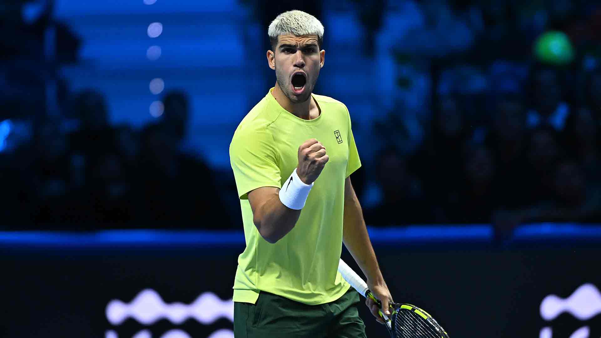 Carlos Alcaraz venció a De Miñaur y logró su primer triunfo inicial en las ATP Finals 2025. Rompió su maleficio inicial en las ATP Finals