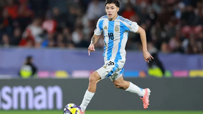 Bayern Munich sigue a Tobías Andrada, joya de Vélez y subcampeón Sub 20. El Fortín lo blindó hasta 2029 con cláusula de €14M.