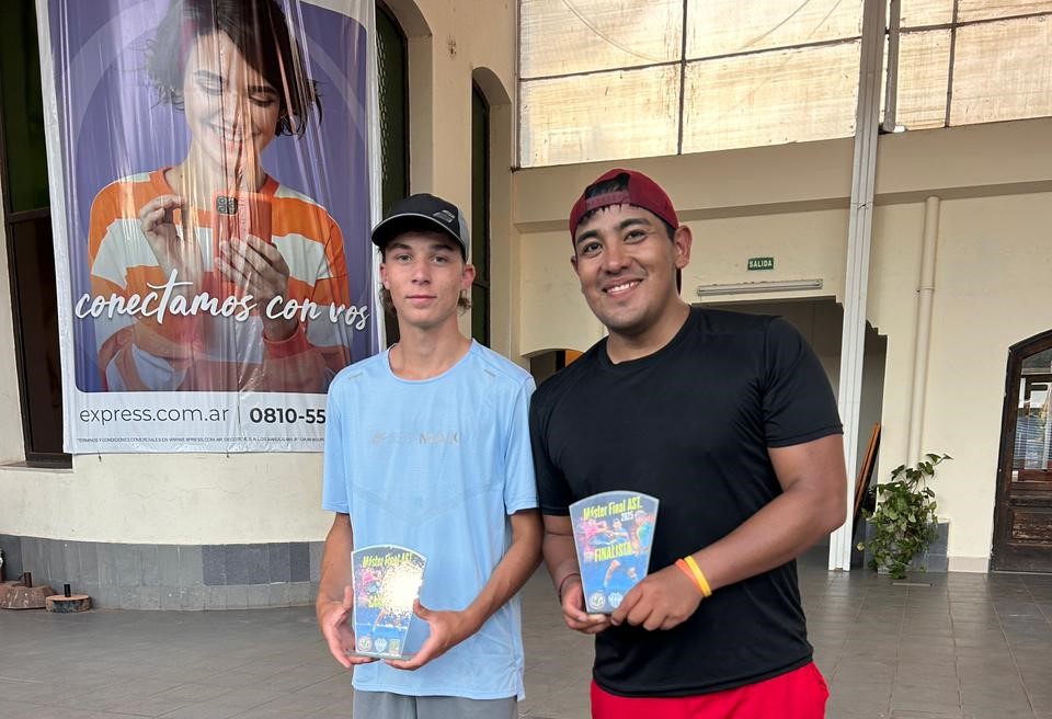 Lucas Deane se consagró campeón del Máster de Segunda Caballeros de la AST tras vencer con autoridad a Rodrigo Cocha en Gimnasia y Tiro.