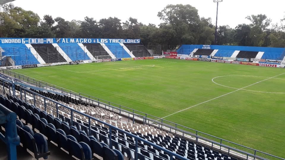 Almagro 2026 avanza con una fuerte reestructuración: 11 bajas confirmadas, creación de la Secretaría Técnica y nuevas salidas del plantel.