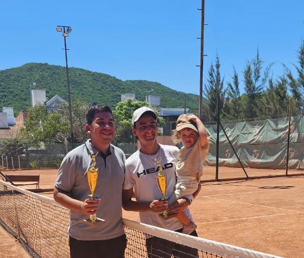 Ignacio Gallo se consagró campeón del Máster de Tercera Caballeros tras vencer a Rodolfo Yannito en una final de alto nivel en el ATC.