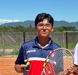 Máximo Rivero se consagró campeón del Máster de Quinta Caballeros de la AST tras vencer a Leonardo Donoso en la final disputada en el Club Raqueta.