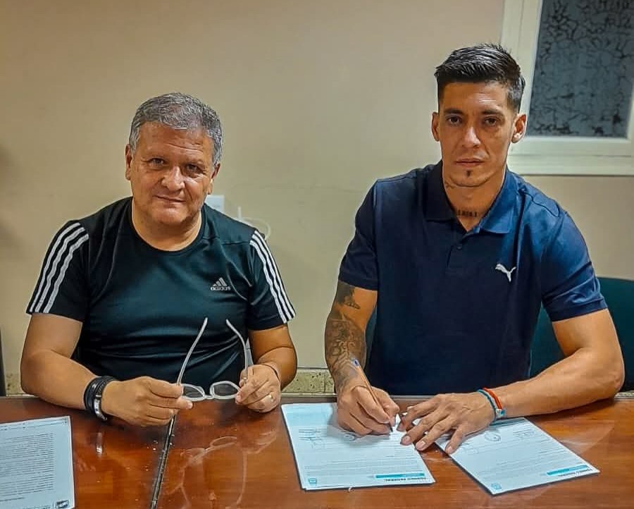 Pablo Alvarenga primer refuerzo de Juventud Antoniana. El delantero paraguayo llega desde Güemes para aportar jerarquía y gol al Santo.