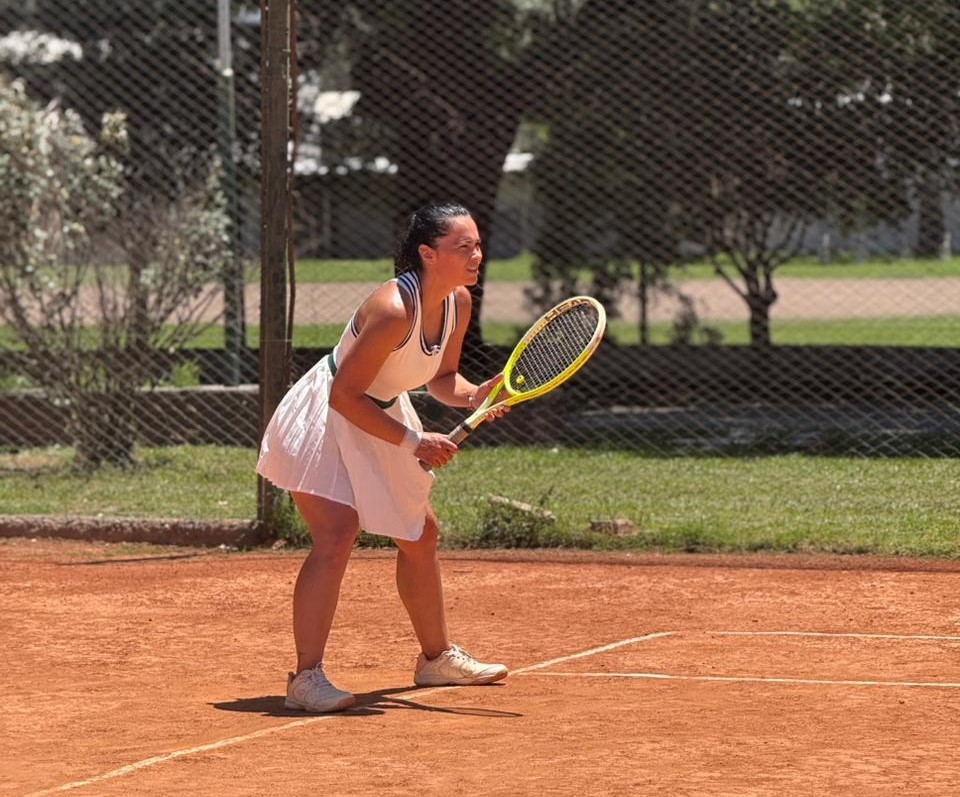 Ivana Corona se consagró campeona del Máster de Tercera Damas de la AST tras una final muy disputada frente a Romina Nieto en ASEMBAL.