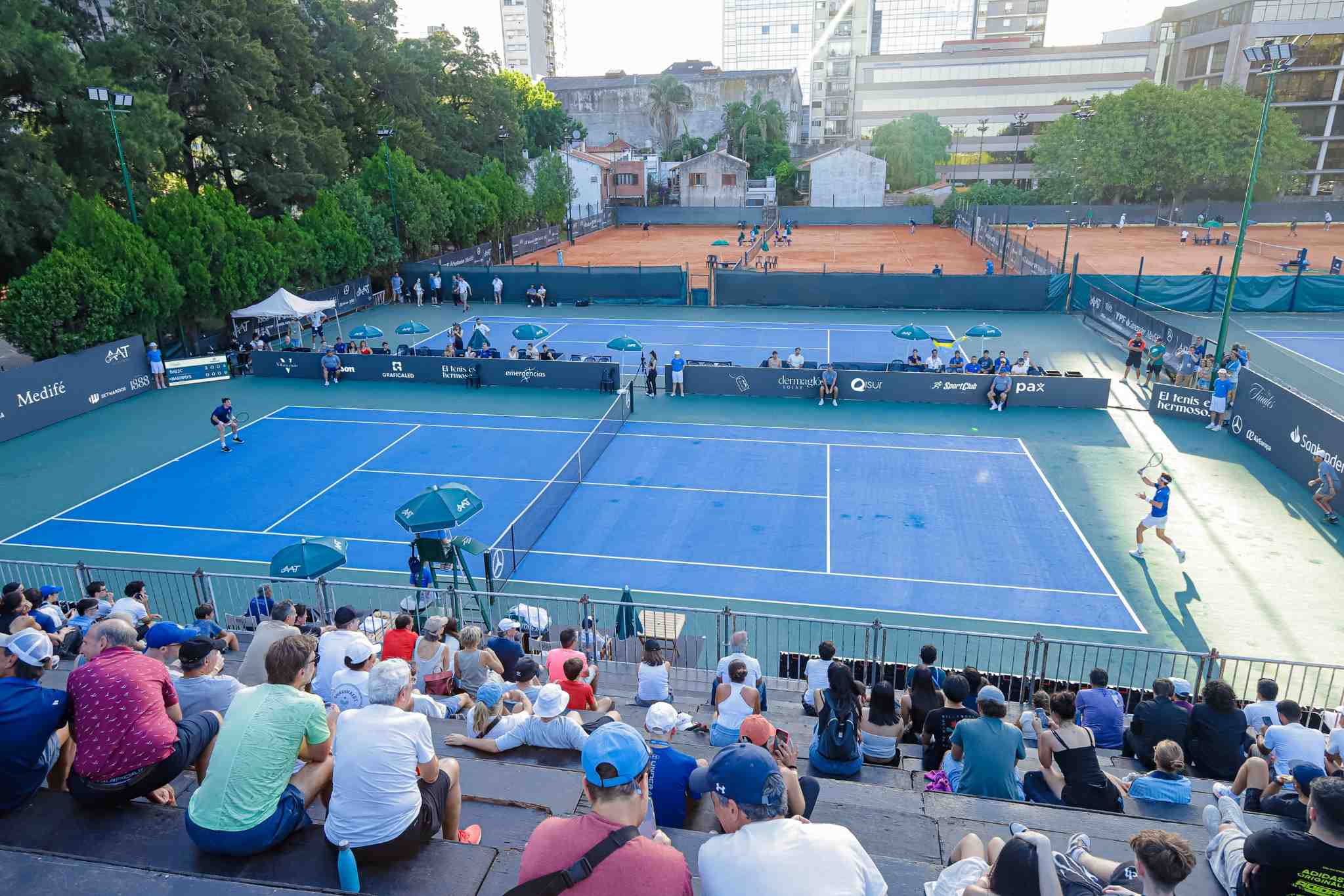 Buenos Aires Lawn Tennis Club y GEBA son finalistas de los Interclubes AAT caballeros tras superar duras semifinales.