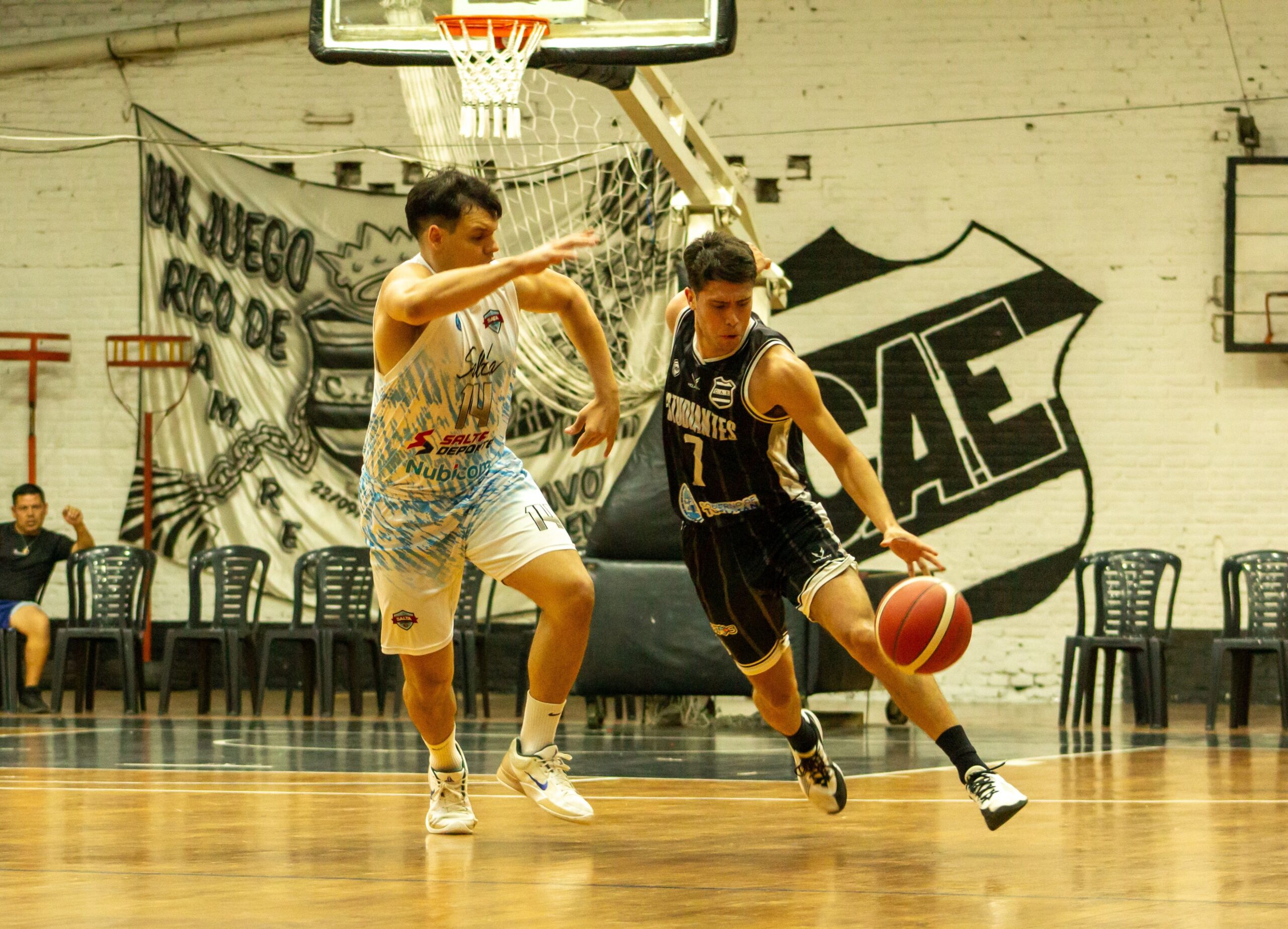Salta Basket cayó 69-66 ante Estudiantes en Tucumán en una derrota ajustada, dejando buenas sensaciones en la Conferencia Norte.