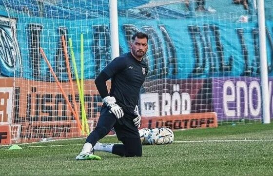 Colón 2026 refuerzos: el Sabalero confirmó a Allende y Budiño y avanza por nuevos nombres para rearmar el plantel en la Primera Nacional.