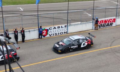Ponce de León ganó la última carrera del año en Junín y Rossi, con un sólido tercer puesto, logró su sexto título en el TC2000 tras una definición dramática marcada por roturas de neumáticos y autos de seguridad.