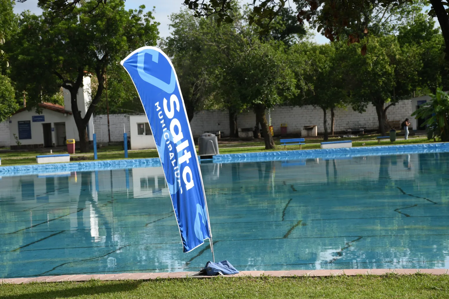 Se inaugura la temporada de verano en los natatorios municipales con horarios, precios accesibles y venta online de entradas.