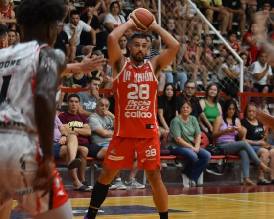 La Unión venció 90-83 a Quilmes, le quitó el invicto y brilló con 27 puntos de Acuña. Gran cierre del Rojo en la Conferencia Sur.