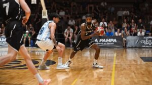 Pico FC venció 88-66 a Racing con gran noche de Mosley y Mainoldi. Ciclista superó 92-62 a Rocamora y logró su segundo triunfo seguido.