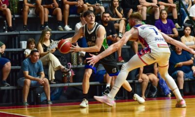 Fusión Riojana derrotó a Jujuy Básquet 103-94 en suplementario y cerró el 2025 con un triunfazo en La Caldera Verde.