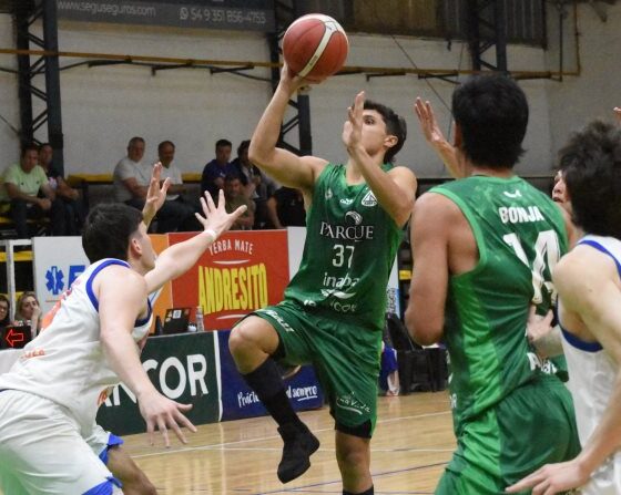 Barrio Parque venció por 89-84 a Rivadavia Básquet, logró su tercera victoria consecutiva como local y cerró el 2025 en casa.