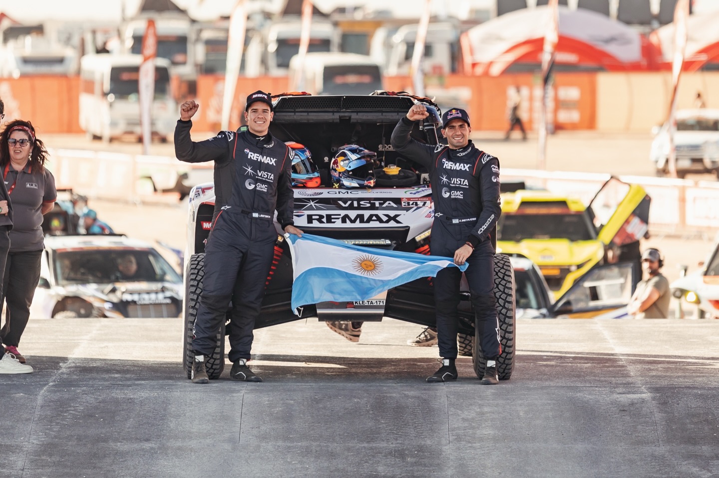 Kevin Benavides debutó en autos en el Dakar 2026 con un séptimo puesto en el prólogo de Yanbu, iniciando su nueva etapa en Challenger.