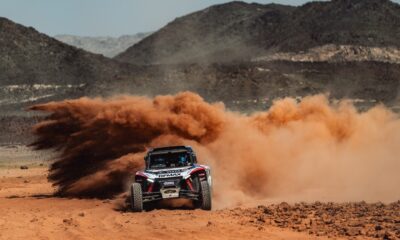 Kevin Benavides tuvo una etapa para el olvido en Challenger y terminó 17º, mientras Lucas del Río logró su primera victoria en el Dakar 2026.