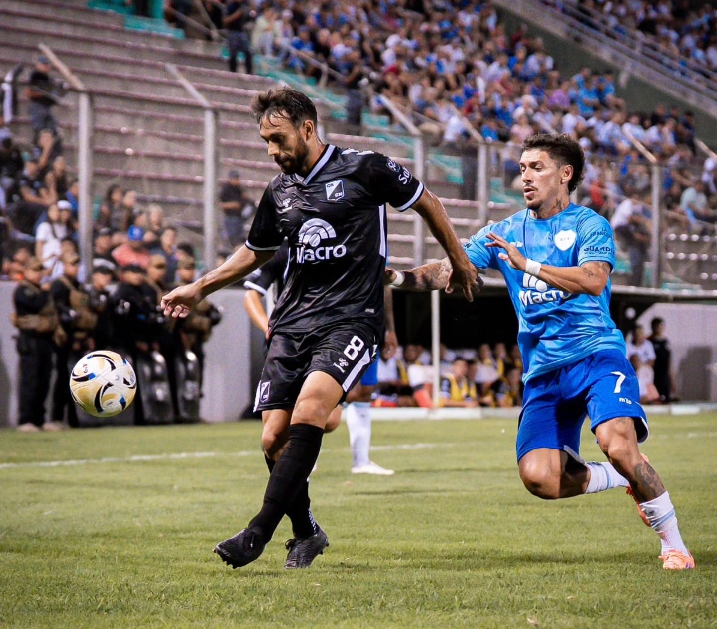 Gimnasia y Tiro y Central Norte igualaron 2-2 en el Torneo de Verano 2026 en el Martearena, en un clásico intenso y vibrante.