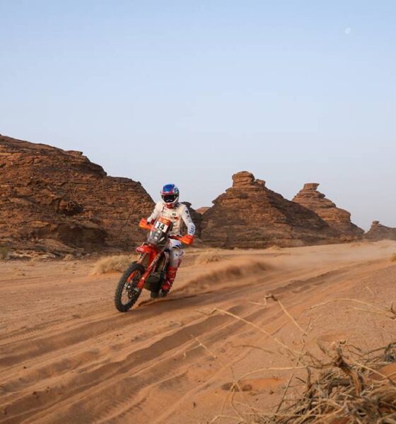 Michael Docherty ganó la etapa de Rally 2 en AlUla y amplió su ventaja en la general. Erdenebileg fue cuarto e hizo historia para Mongolia.