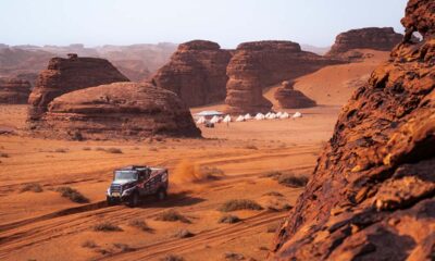 Mitchel van den Brink se quedó con la etapa de camiones del Dakar y estiró su ventaja en la general tras superar a Ales Loprais en el final.