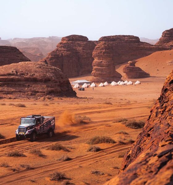 Mitchel van den Brink se quedó con la etapa de camiones del Dakar y estiró su ventaja en la general tras superar a Ales Loprais en el final.