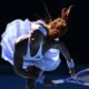 Coco Gauff y Aryna Sabalenka avanzaron con triunfos contundentes a la tercera ronda del Abierto de Australia 2026 y refuerzan su favoritismo en Melbourne.