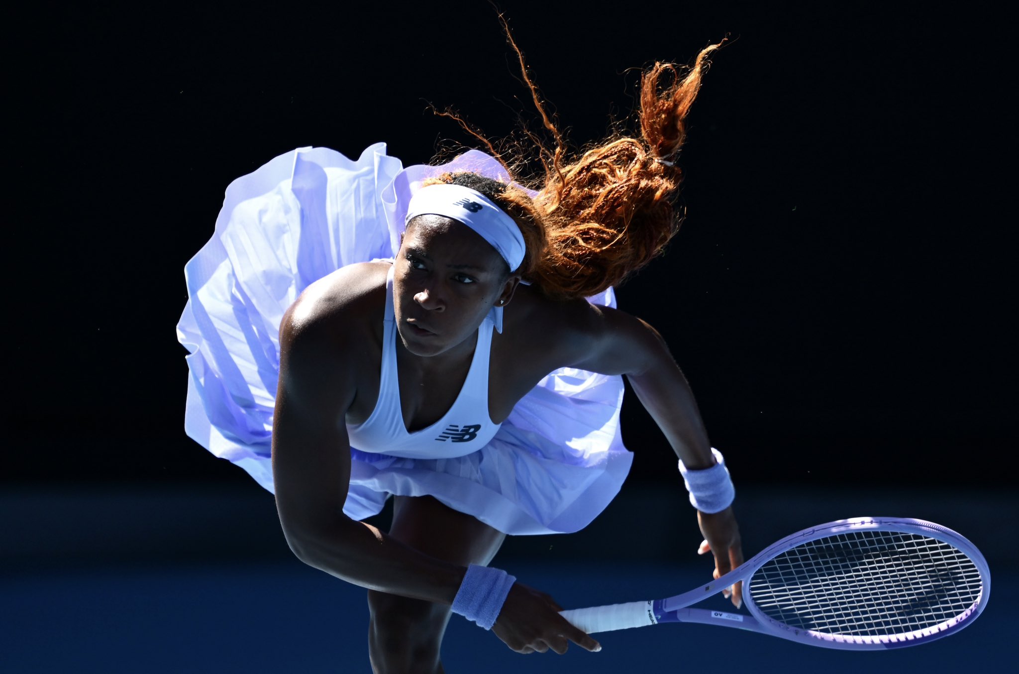 Coco Gauff y Aryna Sabalenka avanzaron con triunfos contundentes a la tercera ronda del Abierto de Australia 2026 y refuerzan su favoritismo en Melbourne.