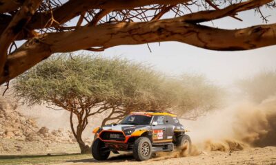 Guillaume de Mévius ganó la etapa de autos del Dakar y es nuevo líder de la general, en una jornada con sorpresas y penalizaciones clave.