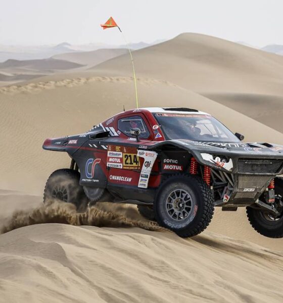 Mathieu Serradori ganó la etapa maratón a Bisha con el Century CR7 y Nasser Al Attiyah recuperó el liderato del Dakar 2026. La general
