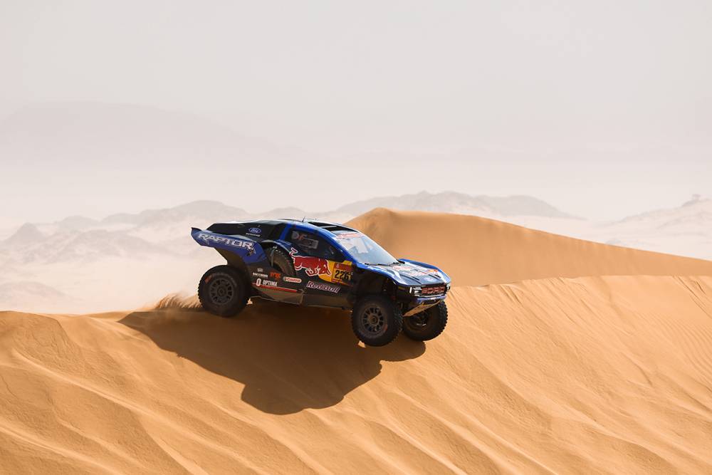 Mattias Ekström ganó la etapa 7 del Dakar y quedó a 4’47’’ de Nasser Al Attiyah, que conservó el liderato tras los problemas de Lategan.
