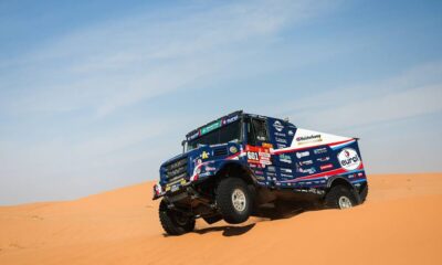 Mitchel Van Den Brink volvió a liderar el Dakar 2026 en camiones tras los problemas de Martin Macik. Loprais ganó la etapa y el podio arde.