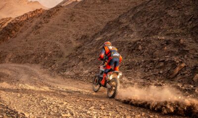 Toni Mulec protagonizó una remontada clave en la etapa maratón del Dakar 2026 y quedó a solo 2’31’’ de Preston Campbell en el Rally2. La pelea por el título de motos entra en su fase decisiva en Bisha.