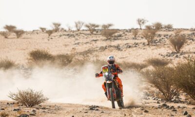 Ricky Brabec ganó la etapa 12 del Dakar 2026 y lidera la general. Luciano Benavides es segundo a solo 3’20’’ a un día del final.
