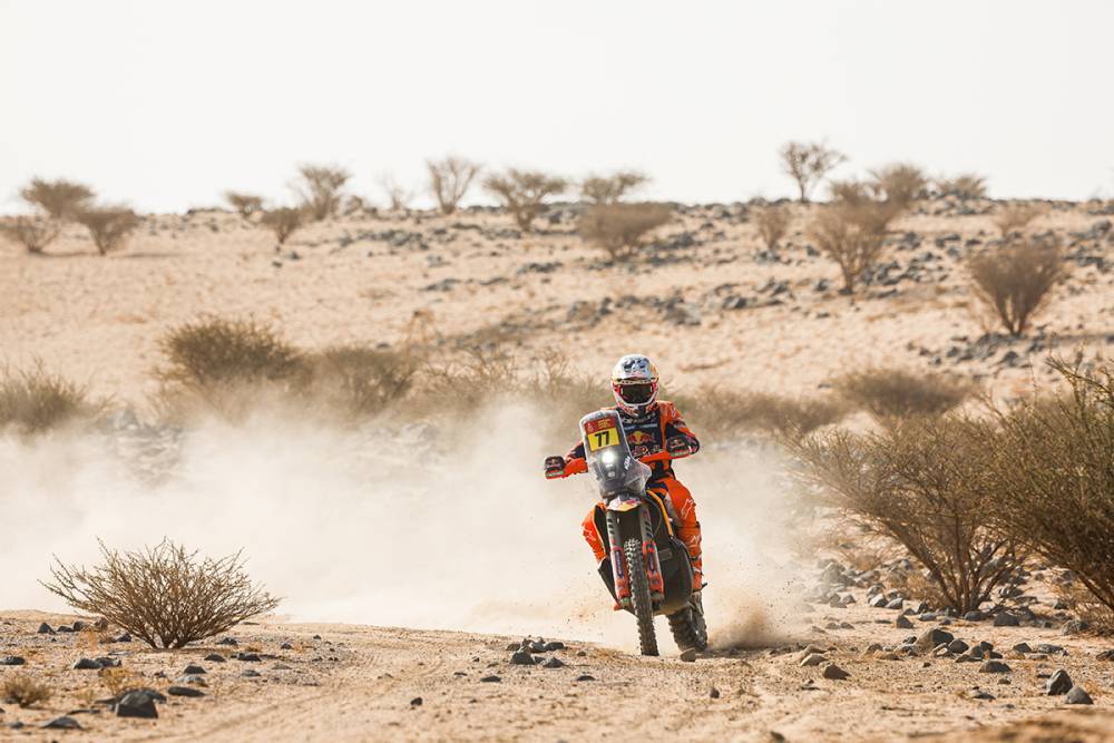 Ricky Brabec ganó la etapa 12 del Dakar 2026 y lidera la general. Luciano Benavides es segundo a solo 3’20’’ a un día del final.