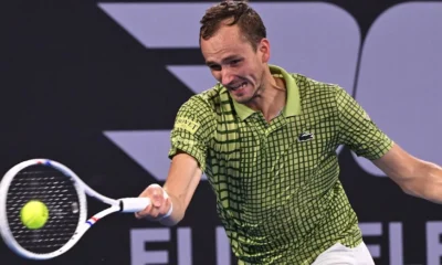 Medvedev debuta con autoridad en Brisbane y va por Tiafoe