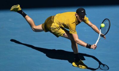 Jannik Sinner remontó bajo un calor extremo ante Spizzirri y avanzó en el Abierto de Australia, manteniendo vivo el sueño del tricampeonato