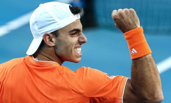 Francisco Cerúndolo venció a Andrey Rublev y avanzó por primera vez a los octavos del Abierto de Australia, firmando una semana perfecta en Melbourne.