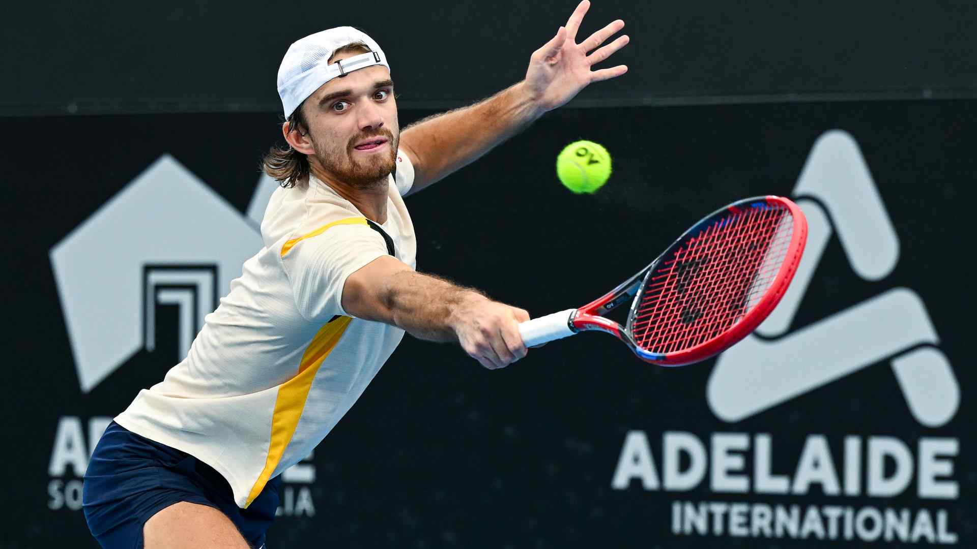 Tomáš Macháč y Ugo Humbert sorprendieron en semifinales y definirán el título del Adelaide International 2026 tras vencer a los máximos favoritos.