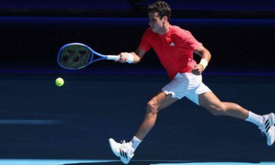 Jaume Munar venció a Francisco Cerúndolo y avanzó a cuartos del Adelaide International, confirmando su notable evolución en pistas rápidas.