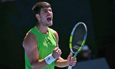 Carlos Alcaraz venció a Hanfmann bajo el sol de Melbourne y avanzó a la tercera ronda de Australia, reafirmando su candidatura histórica.