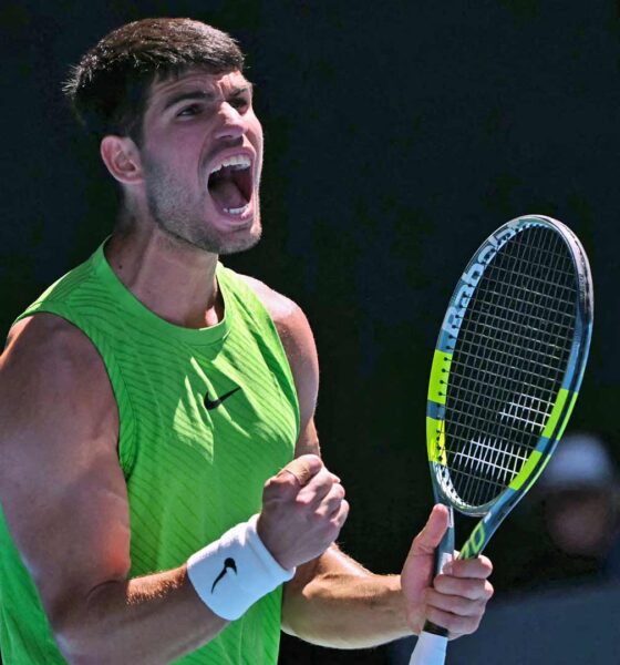 Carlos Alcaraz venció a Hanfmann bajo el sol de Melbourne y avanzó a la tercera ronda de Australia, reafirmando su candidatura histórica.