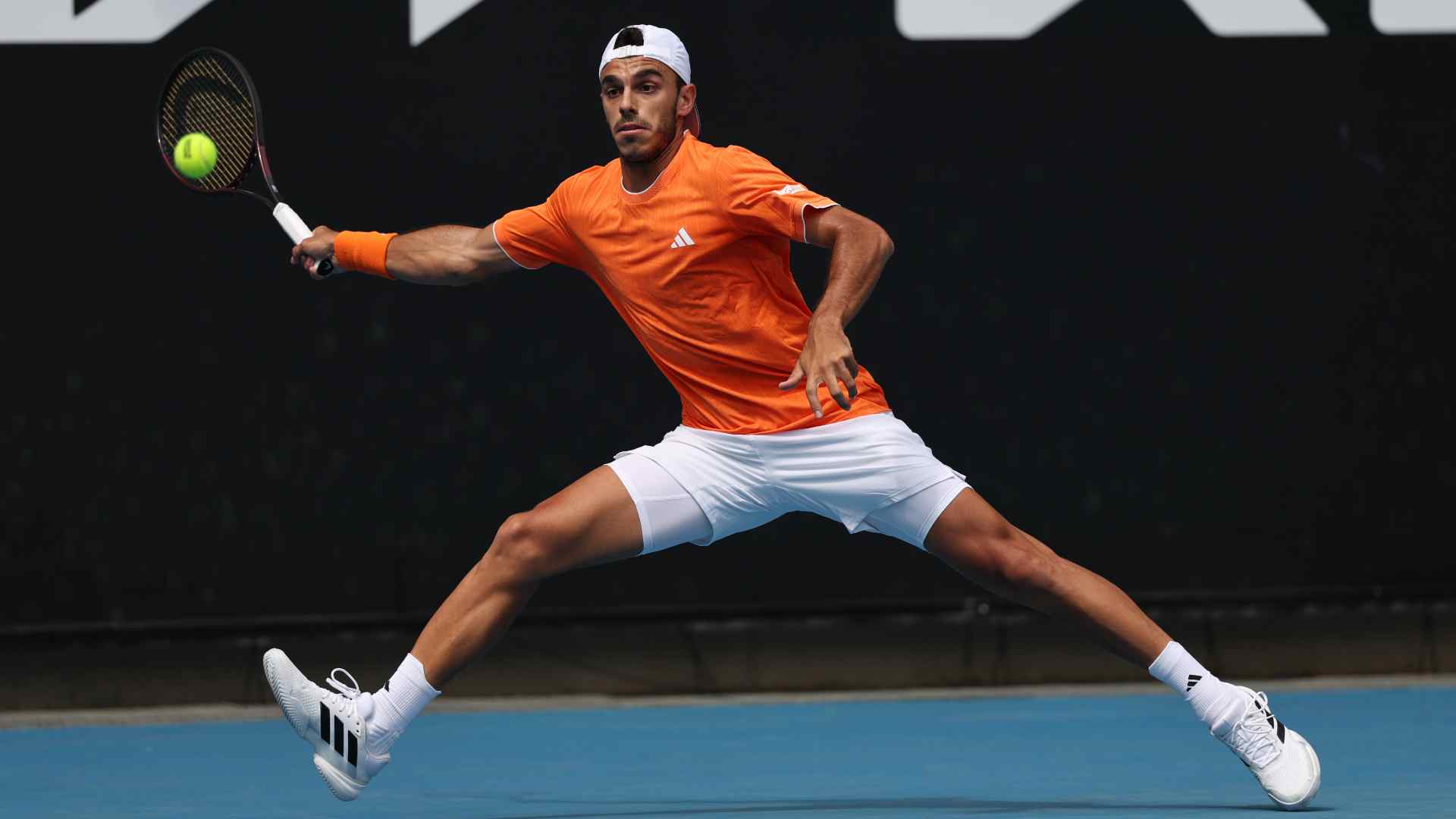 Francisco Cerúndolo fue arrollador en el Australian Open: venció a Damir Dzumhur en 1h36m, logró su triunfo más rápido en Grand Slams