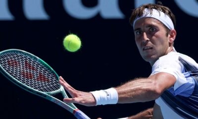 Tomás Etcheverry volvió a ganar partidos consecutivos en el ATP Tour y avanzó a la tercera ronda del Abierto de Australia 2026, marcando su renacer tras meses difíciles.