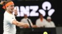 Alexander Zverev venció a Tien, alcanzó su cuarta semifinal del Abierto de Australia y sigue firme en la lucha por su primer Grand Slam.
