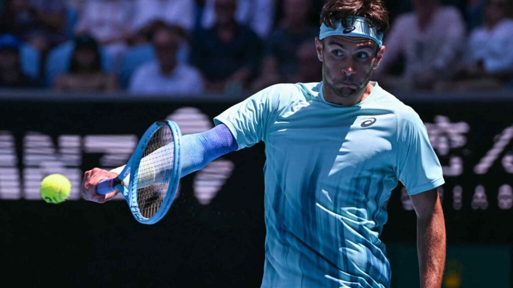 Lorenzo Musetti venció a Tomas Machac en cinco sets y avanzó por primera vez a la segunda semana del Abierto de Australia