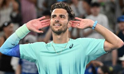 Lorenzo Musetti venció a Tomas Machac en cinco sets y avanzó por primera vez a la segunda semana del Abierto de Australia