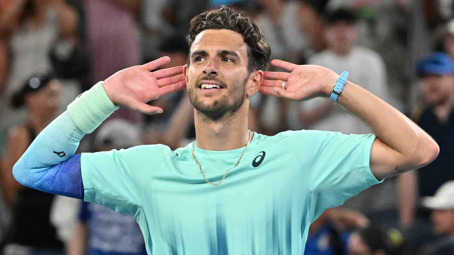 Lorenzo Musetti venció a Tomas Machac en cinco sets y avanzó por primera vez a la segunda semana del Abierto de Australia