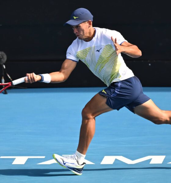 Sebastián Báez superó a Shelton y Girón en Auckland y jugará la final del ASB Classic 2026 frente al checo Jakub Mensik.