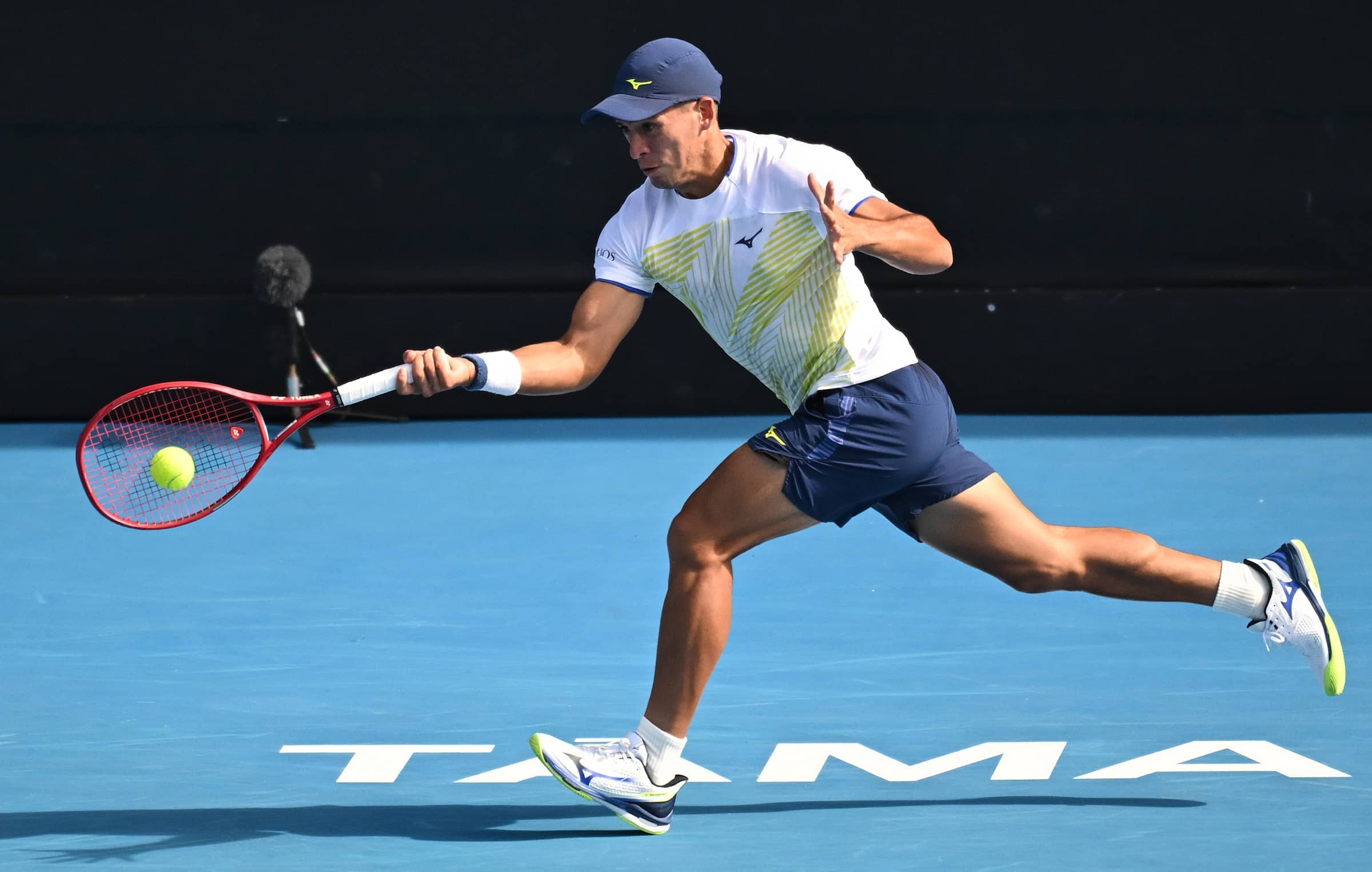 Sebastián Báez superó a Shelton y Girón en Auckland y jugará la final del ASB Classic 2026 frente al checo Jakub Mensik.