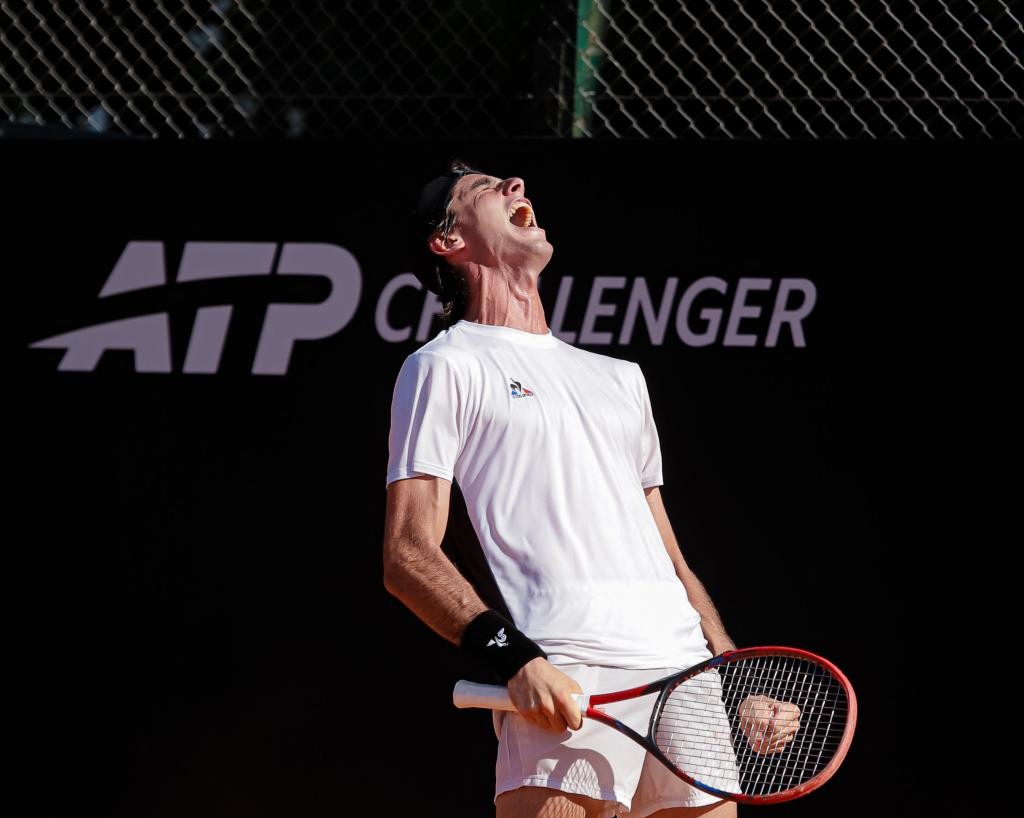 Juan Manuel La Serna avanzó de ronda en el Challenger TCA 2026, en una jornada con fuerte presencia argentina en el Tenis Club Argentino.